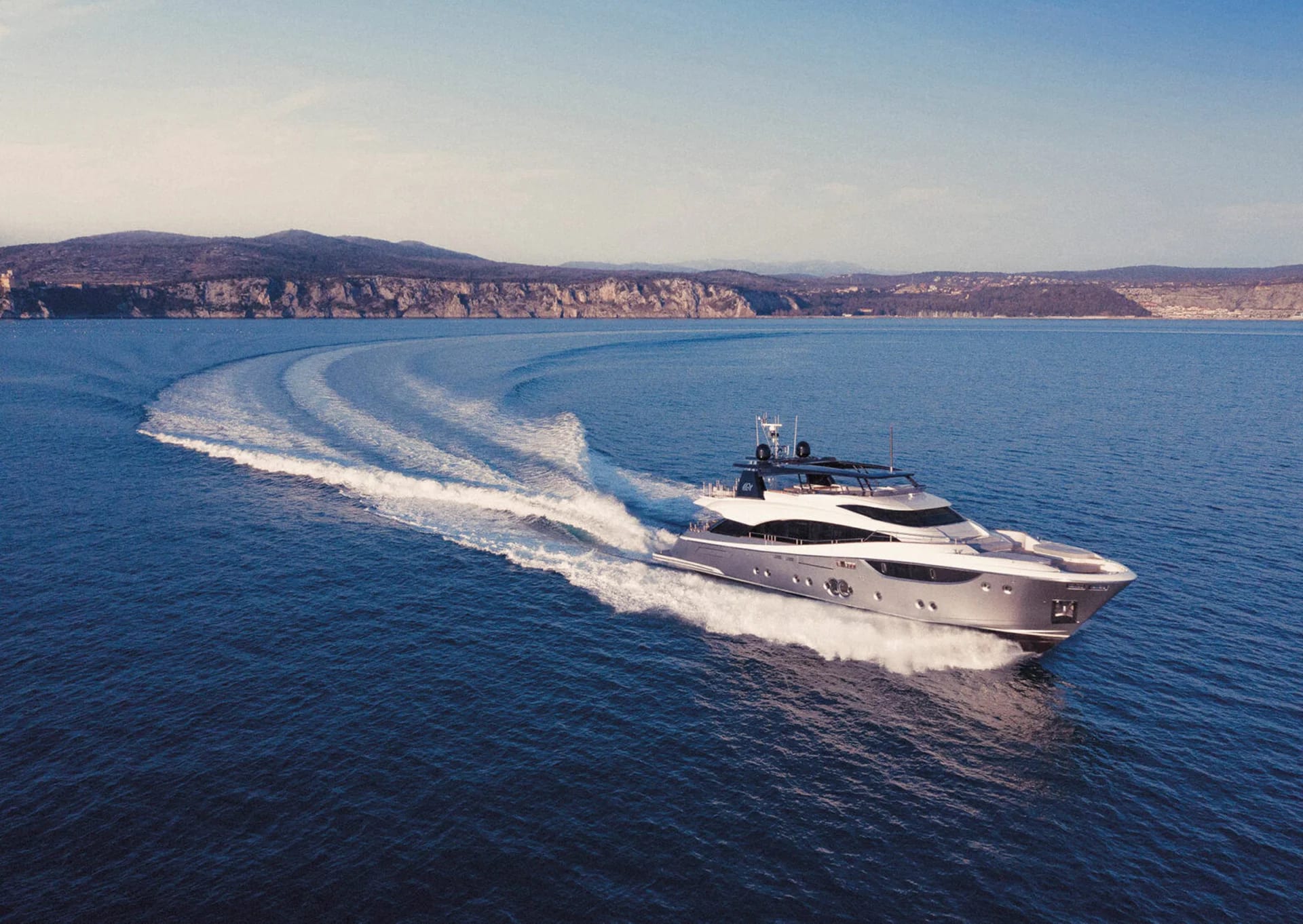 Sirenuse viewed from port side while underway